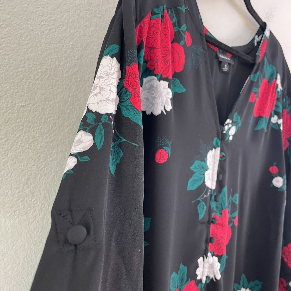 Torrid Womens Plus 3X Button Front Floral Blouse Red White Roses Roll Tab Sleeve - Picture 6 of 8